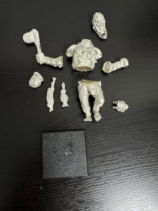 Figura Gigante Orcos y Goblins Warhammer .