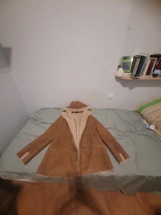 Chaquetón marrón con capucha