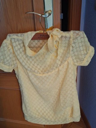 Blusa Amarilla con Lunares
