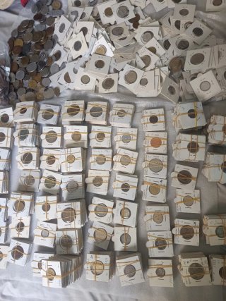 Lote de monedas extranjeras variadas
