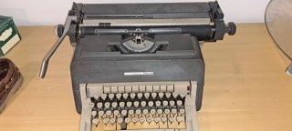 Máquina de escribir Olivetti Linea