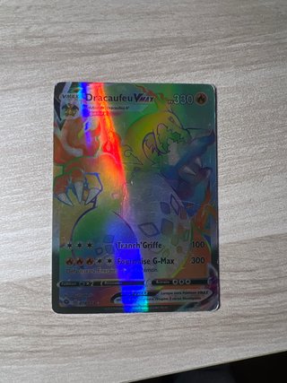 Carta Pokémon Dracaufeu VMAX Arcoíris