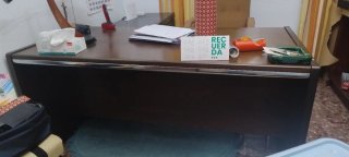 Mesa de despacho de madera