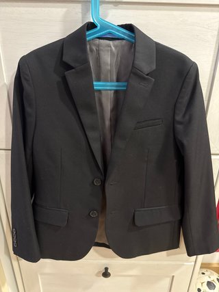 Americana negra H&M para niños. 8/9 años. 134 cm.