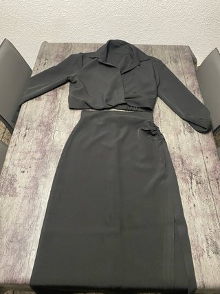 Conjunto de falda y camisa negro