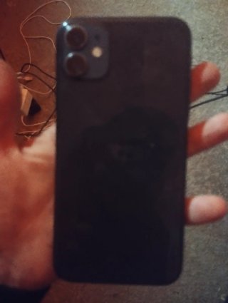 iPhone 11 con schermo mancante