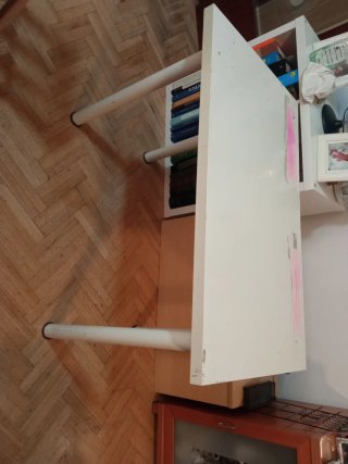 Mesa de estudio blanca