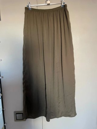 Falda larga Massimo Dutti verde militar Talla S