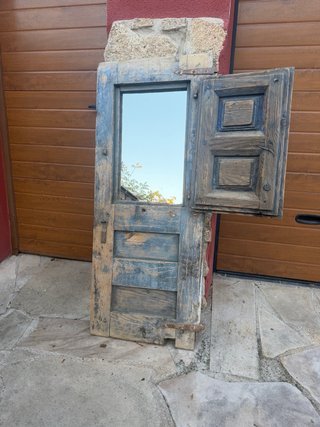 Ventana Antigua de Madera con Cristal