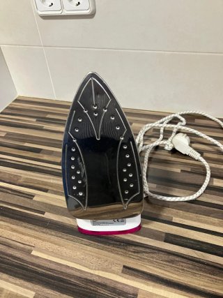 Plancha de Ropa con Suela Metálica