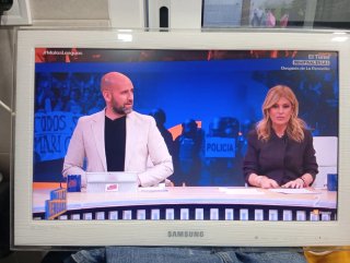 Televisor Samsung 22 pulgadas blanco. LCD led HD