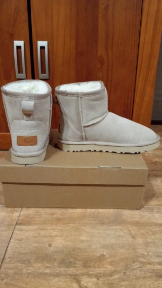 Botas UGG Beige, sin estrenar.