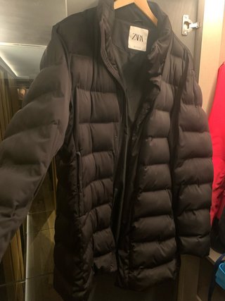Chaquetón de plumas Zara negro