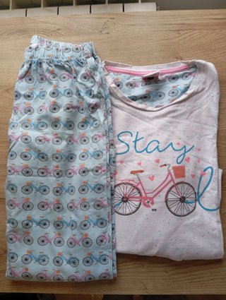 Pijama con estampado de bicicletas