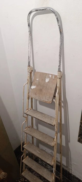 Escalera de mano metálica