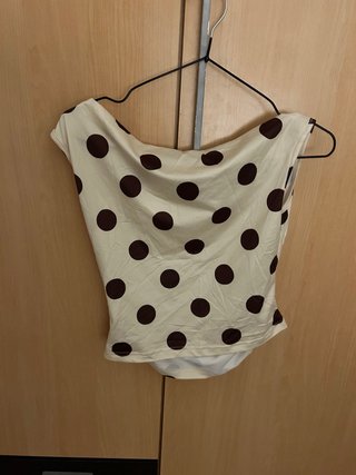 Top Amarillo con Lunares Marrones