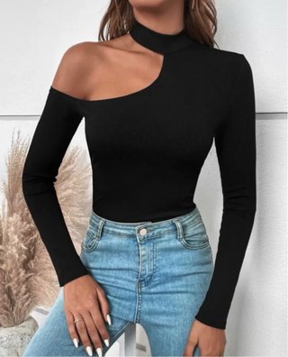 Blusa negra asimétrica