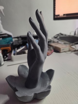 Mano portagioielli svuotatasche