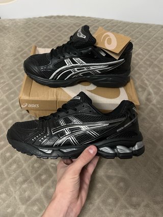 Zapatillas ASICS GEL-1130 Negro y Plateado
