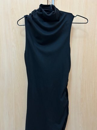 Vestido largo negro cuello alto