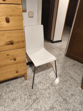 Silla de diseño blanca