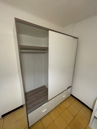 Armario con Puerta Corredera y con 4 Cajones