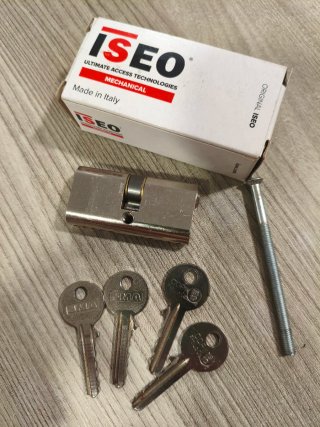 Bombín ISEO con llaves