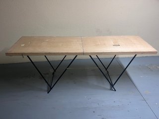 Mesa de empapelar plegable