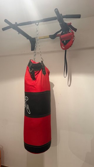 Saco de Boxeo con Soporte de Pared 100€