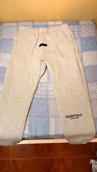 Pantalón Chándal Essentials Fear of God Gris
