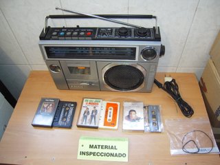Radio Cassette Sanyo Vintage años 80. Funcionando!