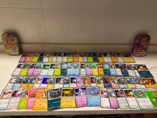 Lote 75 Cartas Pokémon 30 Aniversario y 2 Latas