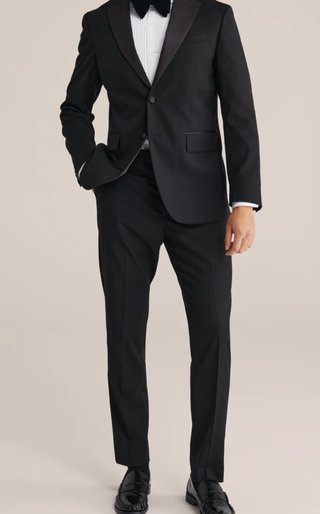 Traje Negro con Zapatos