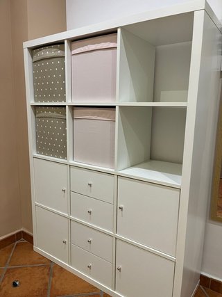 Estantería con cajones y puertas blanca