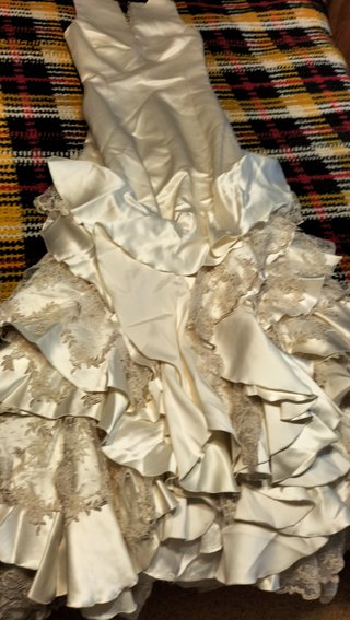 Vestido de novia con volantes