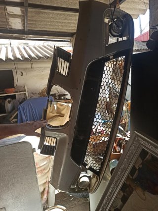 Parachoques delantero para coche
