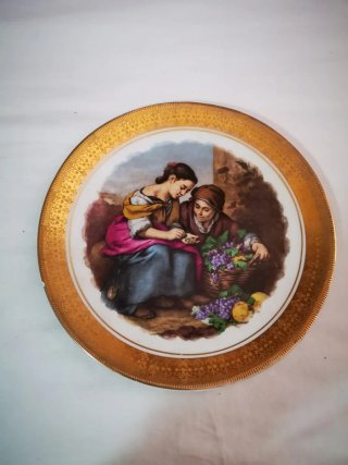 Plato Decorativo Antiguo con Escena
