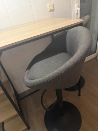 Mesa Alta de Cocina con 2 Taburetes