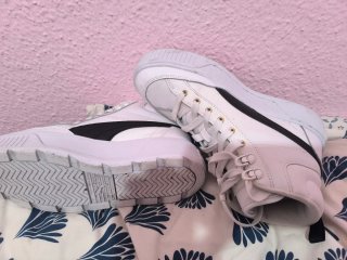 Zapatillas Puma Blancas y Negras