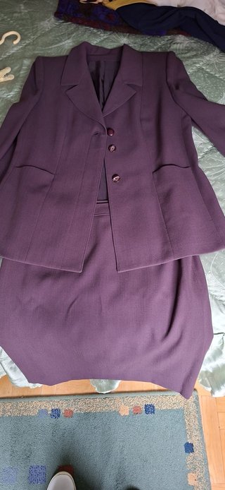 Conjunto de Falda y Chaqueta Morado