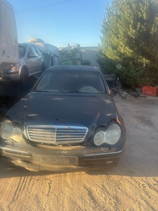 Mercedes-Benz Clase C 2005