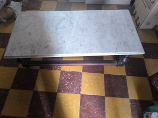 Mesa de centro de mármol y madera