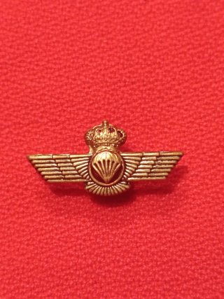 ANTIGUA INSIGNIA DE SOLAPA DE CAZADOR PARACAIDISTA