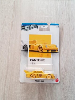 Porsche 934/5 Pantone 123 hot wheels