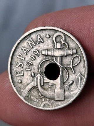 Moneda 50 céntimos 1949 agujero desplazado.