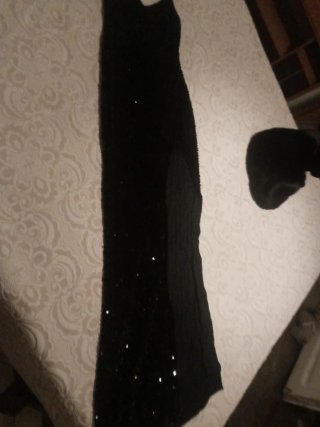 Vestido de fiesta negro con abertura