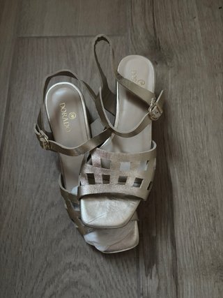 Sandalias de tacón Dorado