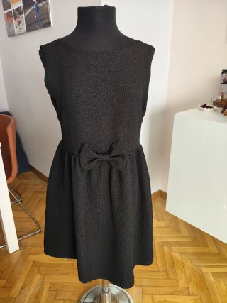 Vestido negro con lazo