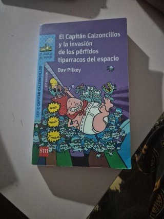 El Capitán Calzoncillos y la invasión de los pé...