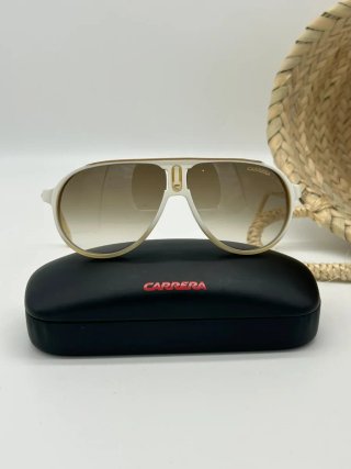Gafas de sol Carrera blancas.son originales